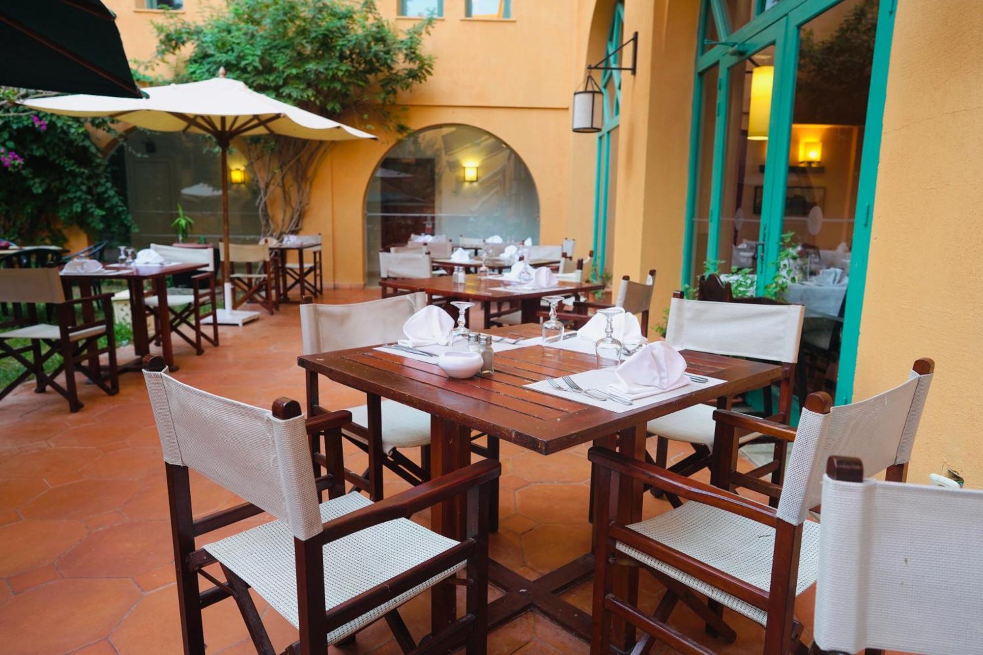 Alhambra Thalasso Hammamet Exterior foto Restaurant in Granada, Spain
