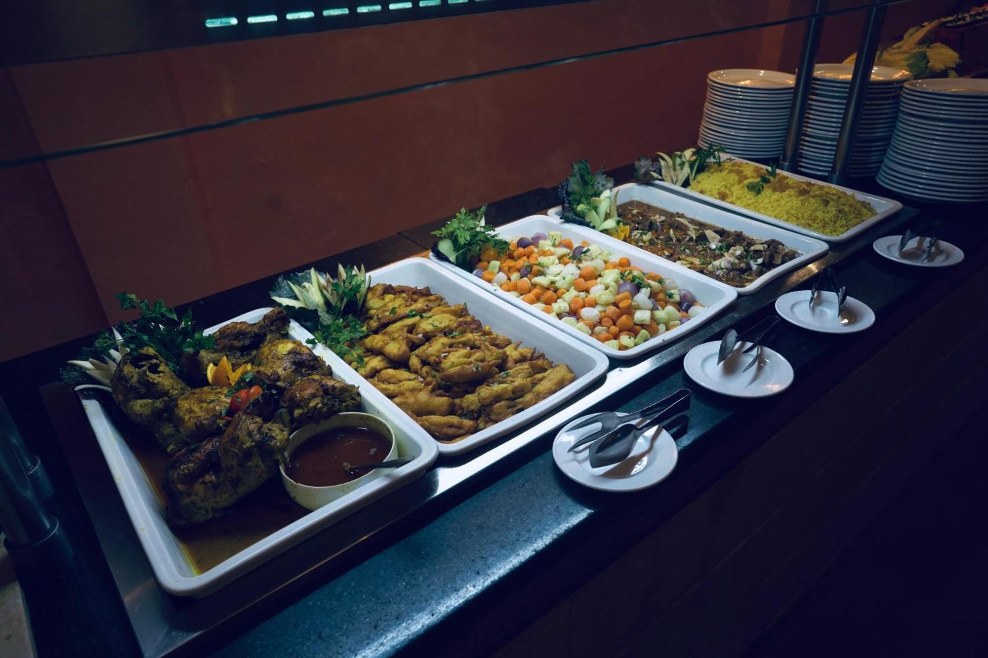 Alhambra Thalasso Hammamet Exterior foto A buffet at a hotel