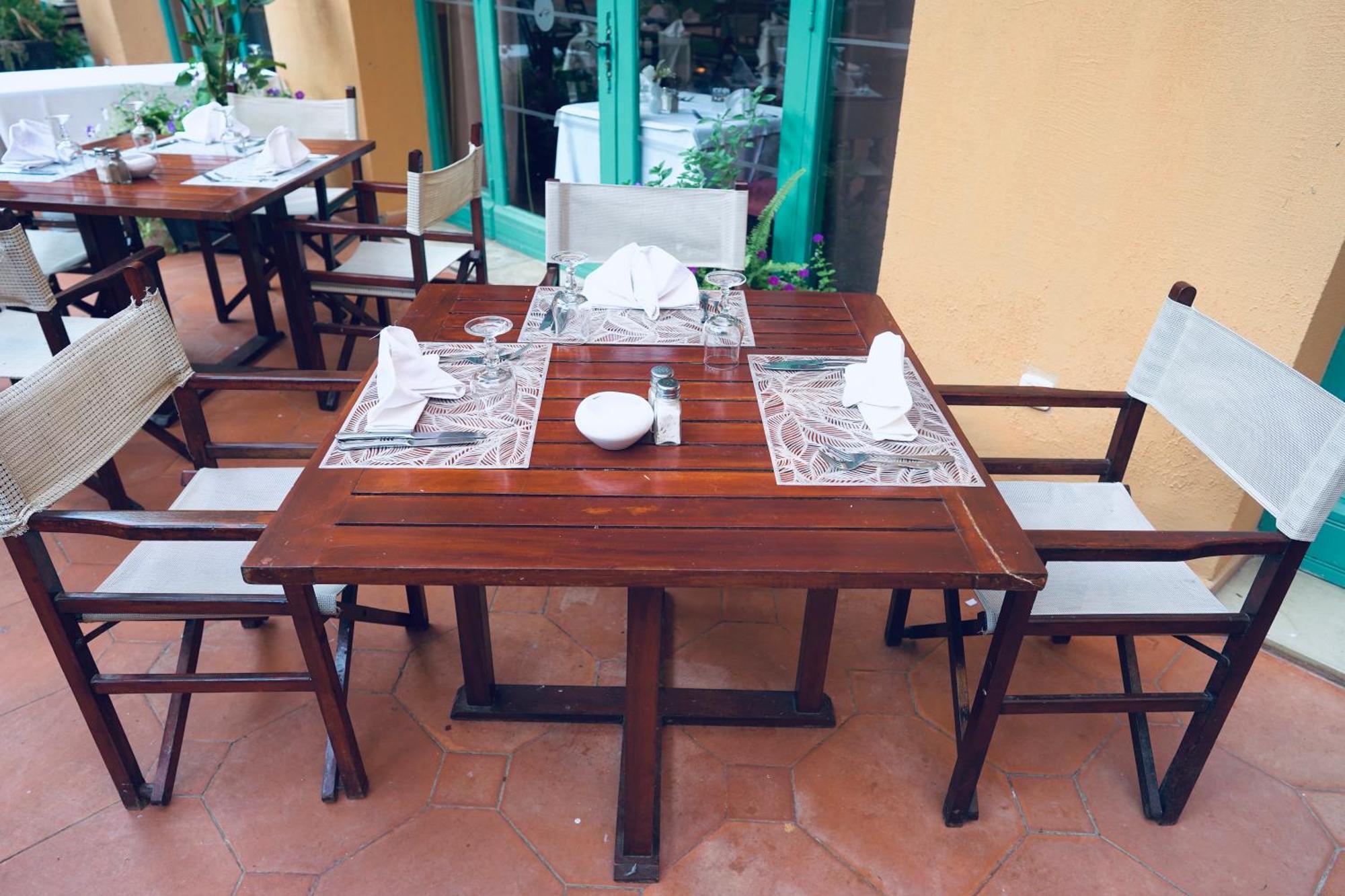 Alhambra Thalasso Hammamet Exterior foto A table set for four