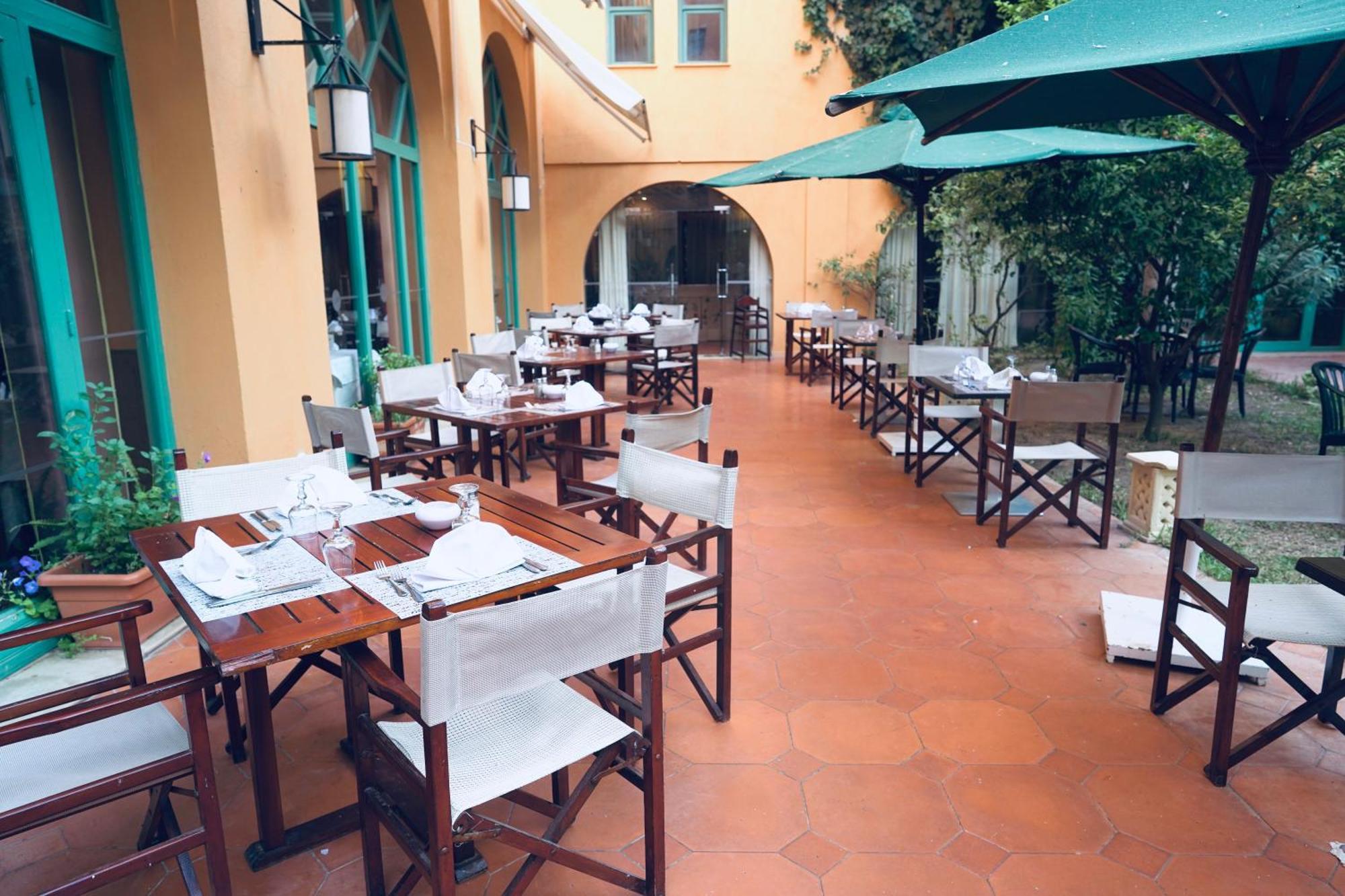 Alhambra Thalasso Hammamet Exterior foto Restaurant in the hotel