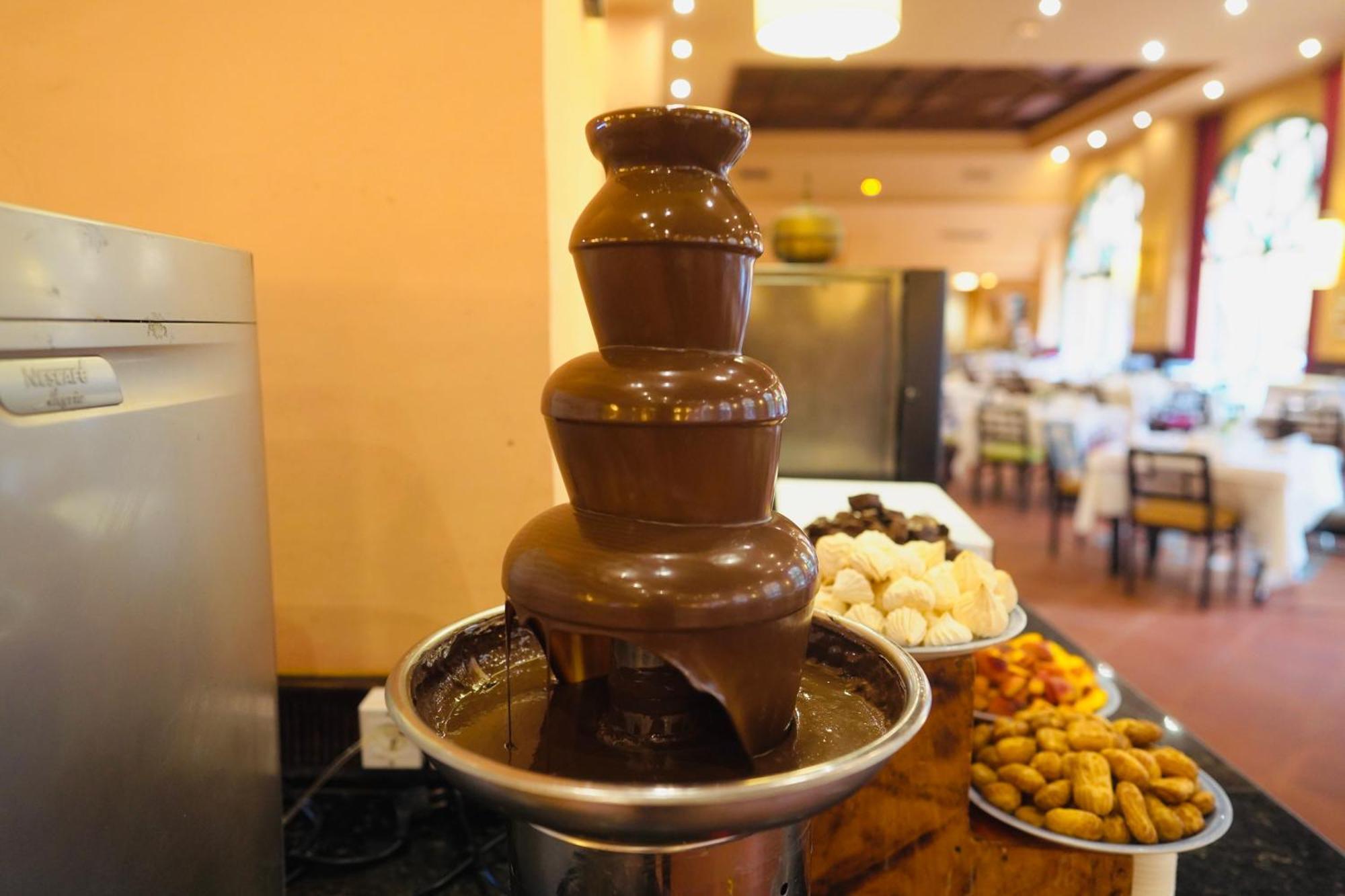 Alhambra Thalasso Hammamet Exterior foto A chocolate fountain