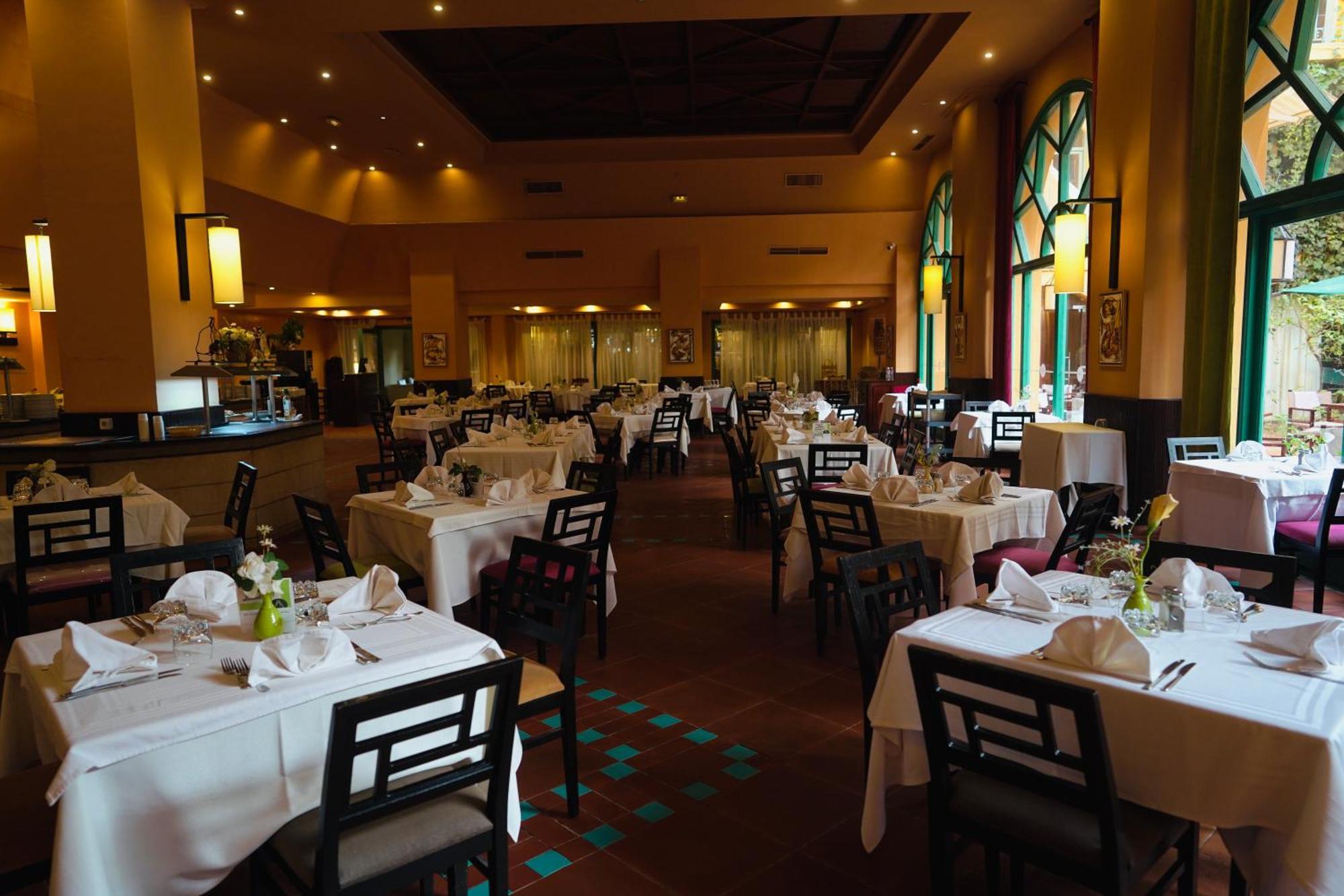 Alhambra Thalasso Hammamet Exterior foto The interior of the restaurant
