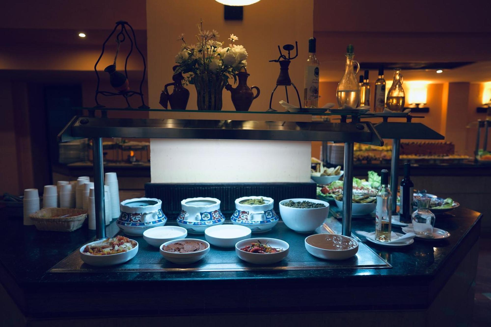 Alhambra Thalasso Hammamet Exterior foto A salad bar