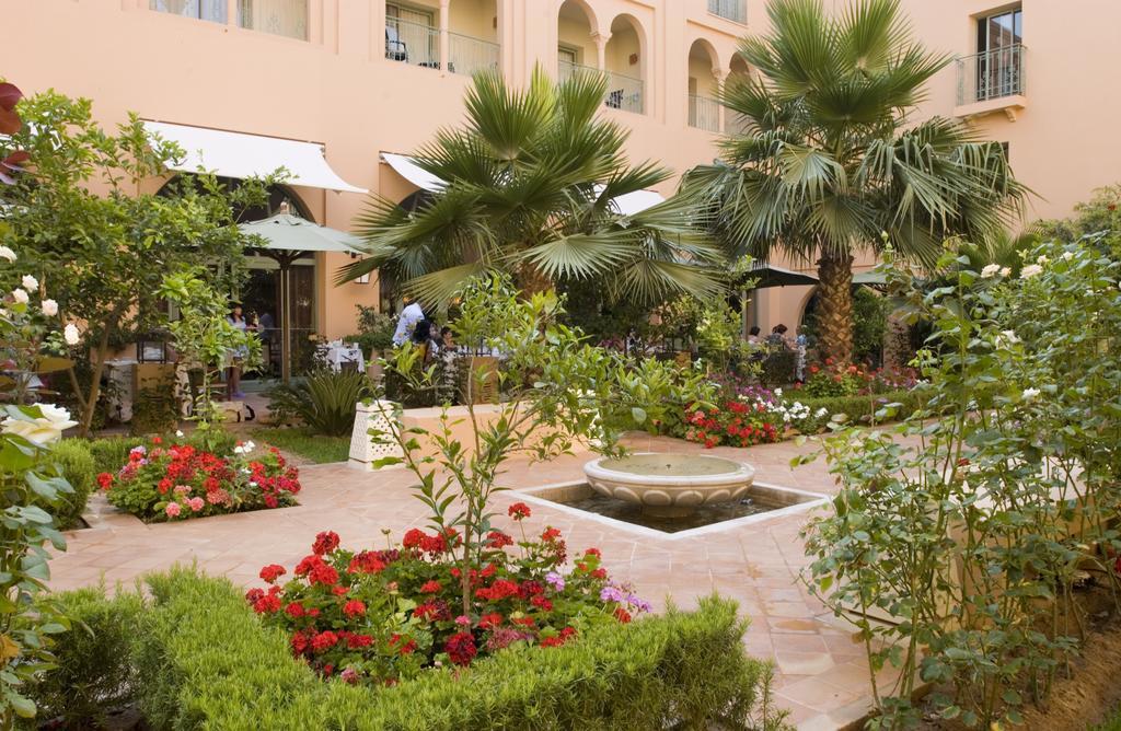 Alhambra Thalasso Hammamet Exterior foto The hotel's courtyard